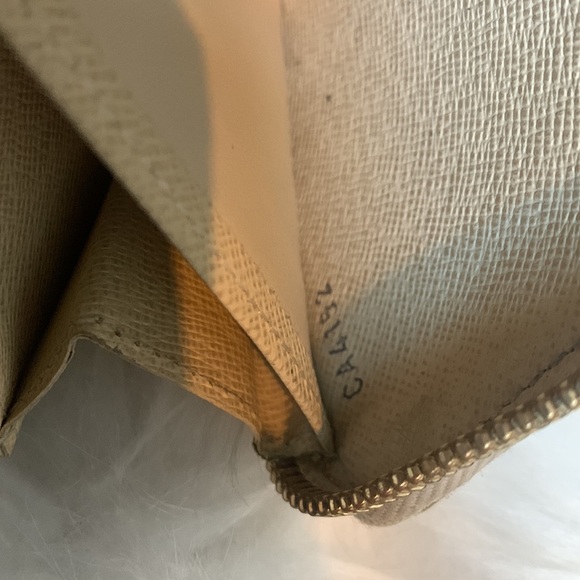 2012 authentic Louis Vuitton Damier Azure (DA) zippy long wallet - Picture 12 of 16